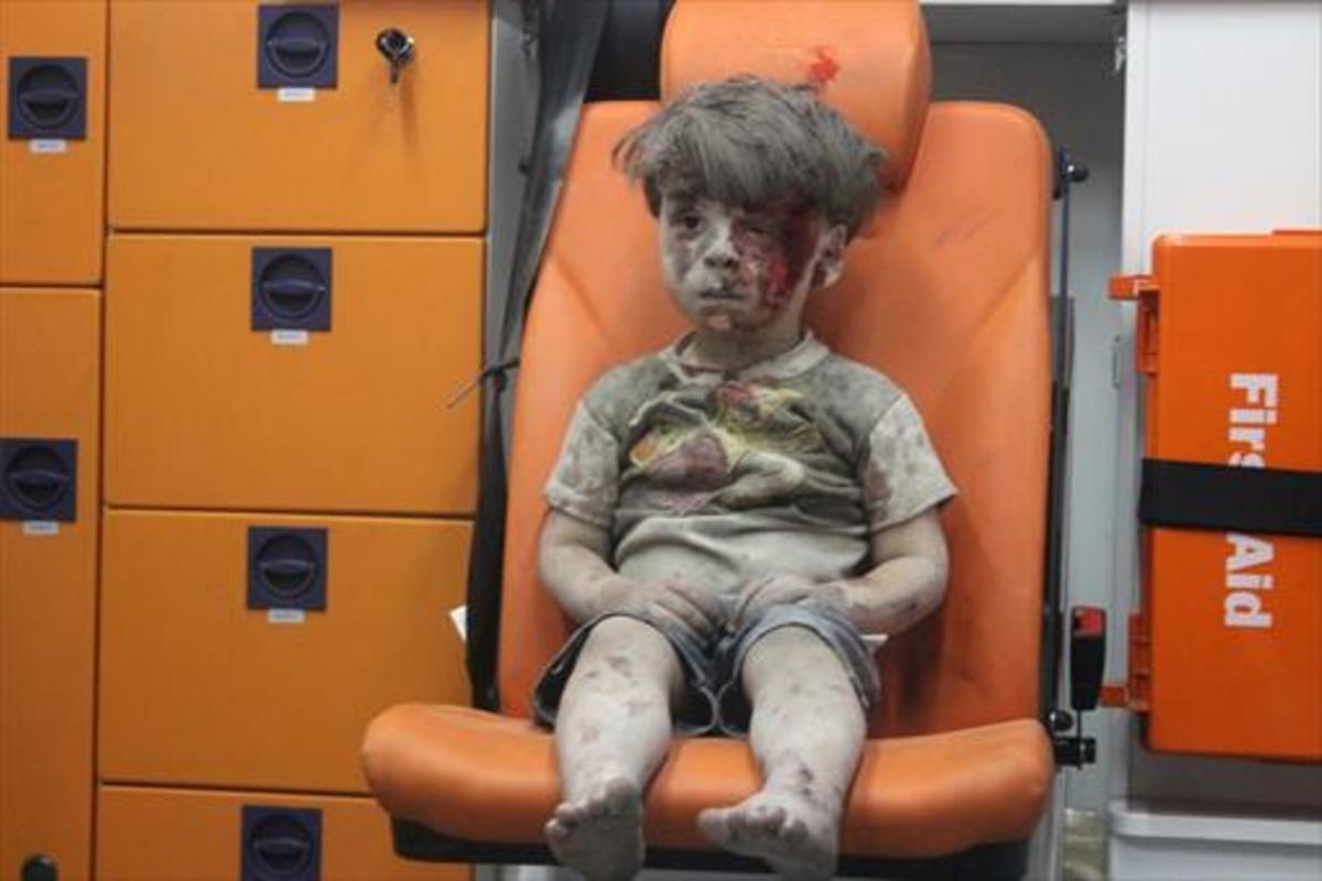 La imagen del niño sirio Omran Daqneesh, de 5 años, superviviente de un bombardeo en la ciudad de Alepo el mes de agosto.