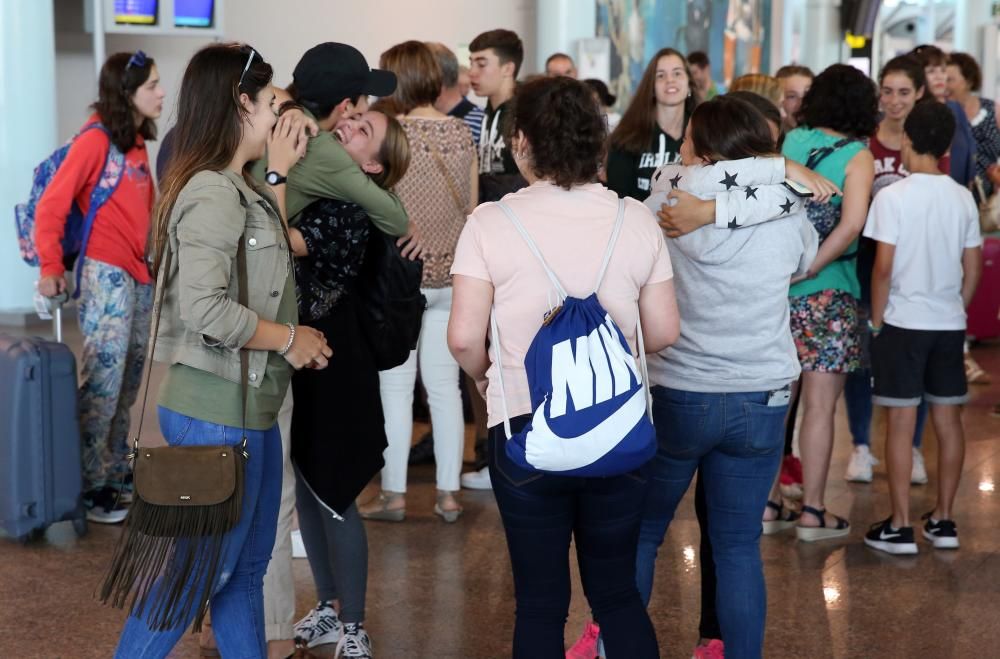 El aerpuerto vigués bate su récord al recibir seis vuelos extranjeros en su  solo día