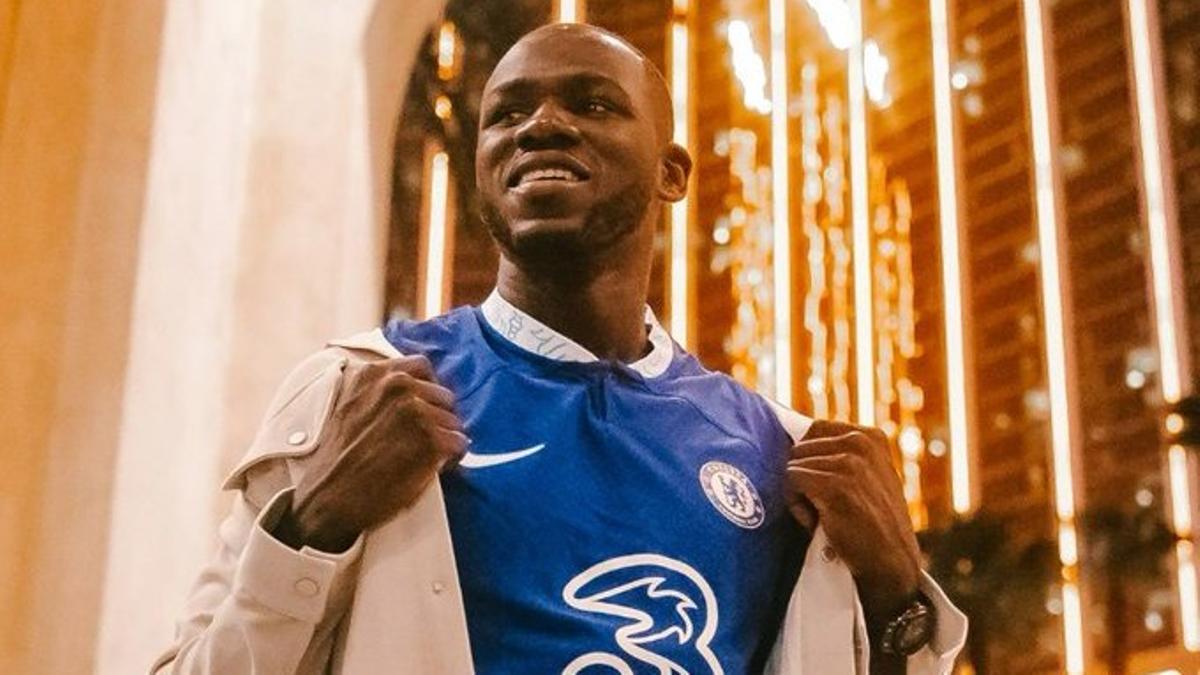El central senegalés Kalidou Koulibaly ficha por el Chelsea