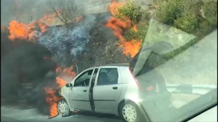 El foc de Capellades ha començat per un vehicle en flames, a la C-15