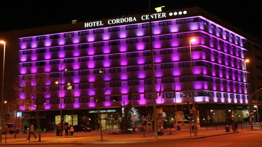 El Hotel Córdoba Center iluminará mañana su fachada en apoyo a la Enfermedad Inflamatoria Intestinal