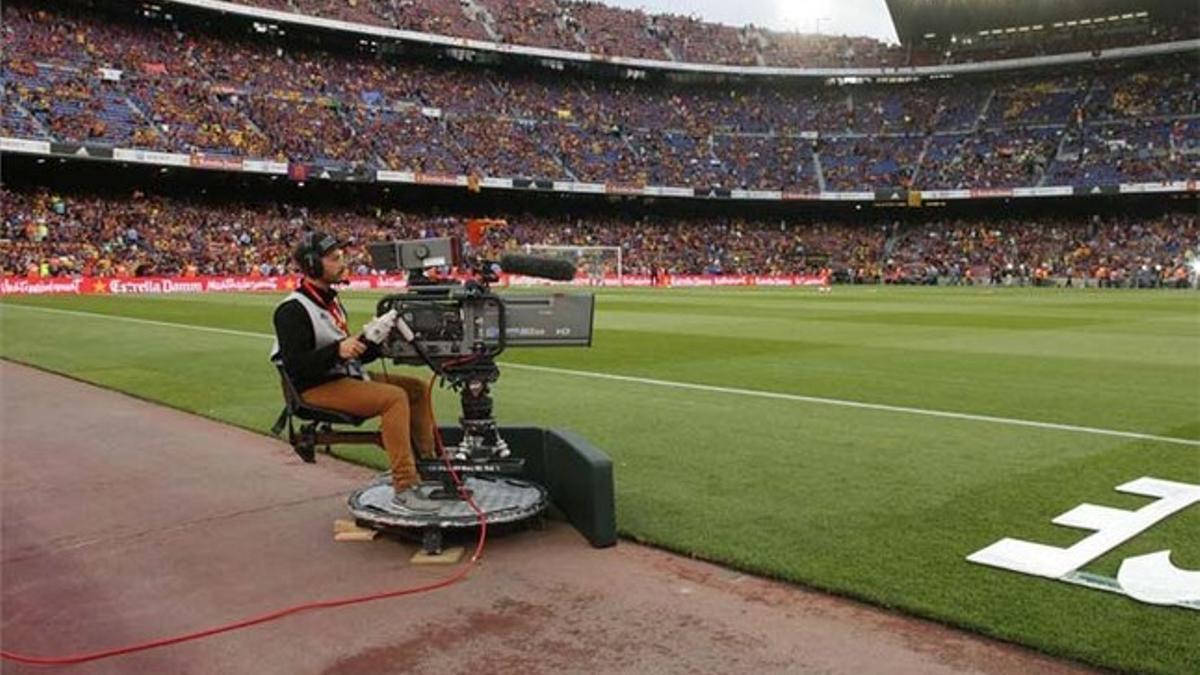 Con el pretexto del fútbol te venden internet, móvil, fijo y lo que sea