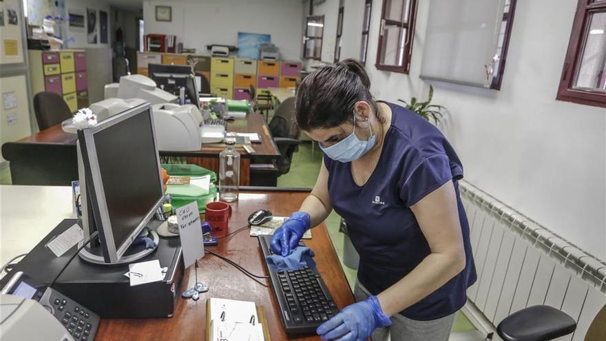 Cáceres gastará 15.000 euros en tablets que entregará a escolares de 100 familias sin recursos