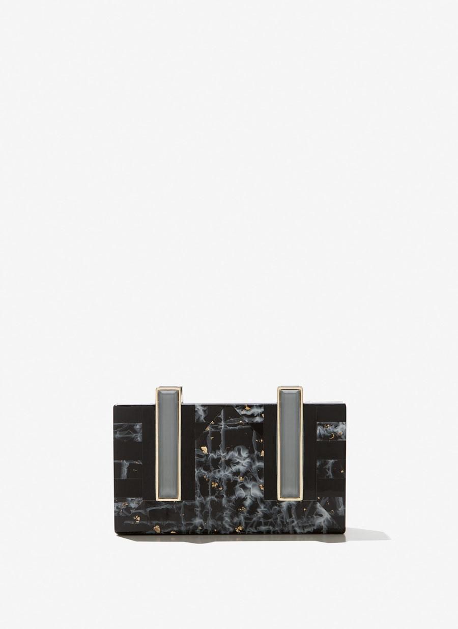 Clutch marmolado de Uterqüe (89€)