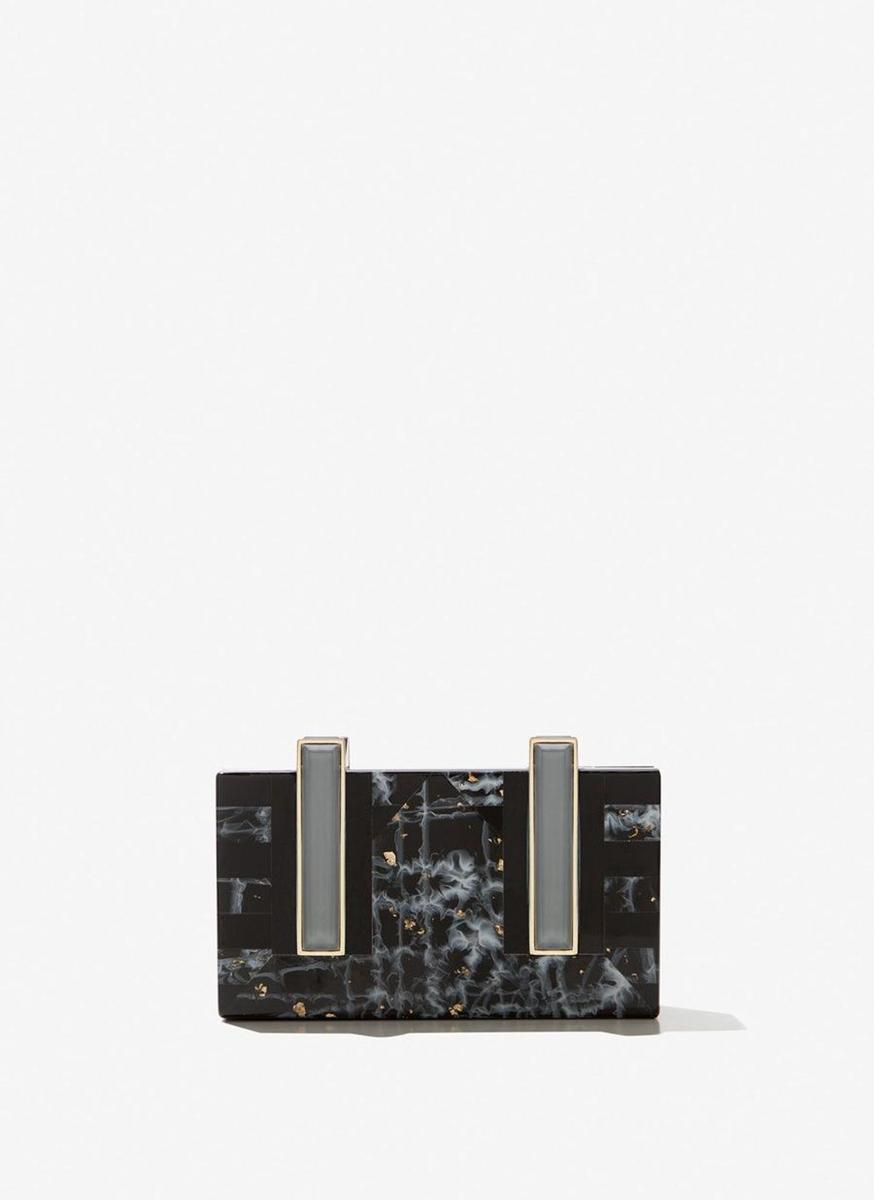 Clutch marmolado de Uterqüe (89€)