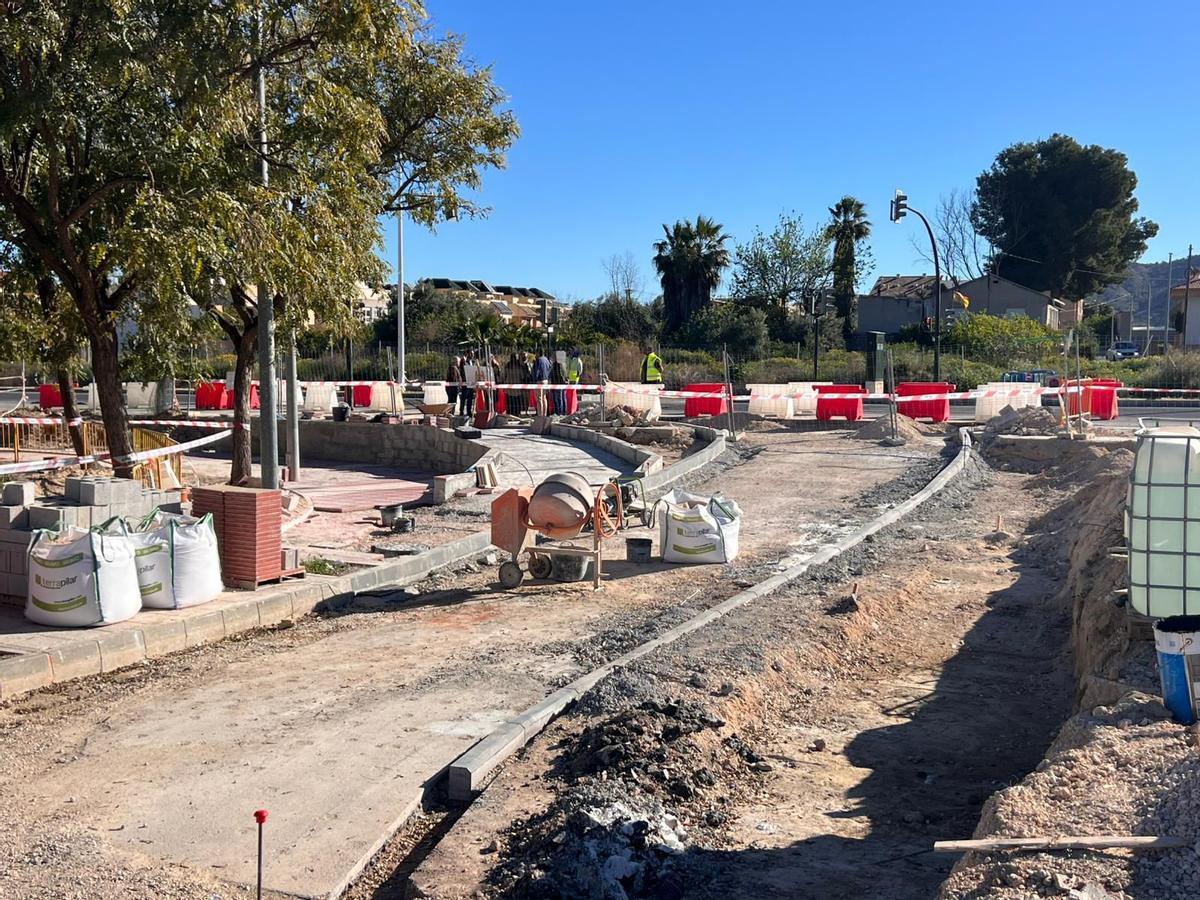 Trabajos para crear un nuevo acceso a la calle Tiñosa desde la avenida de Levante.