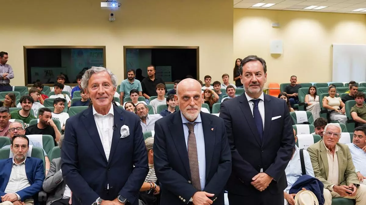 Tebas destaca el papel de Córdoba contra la piratería en el fútbol: "Ha sido una ciudad pionera"