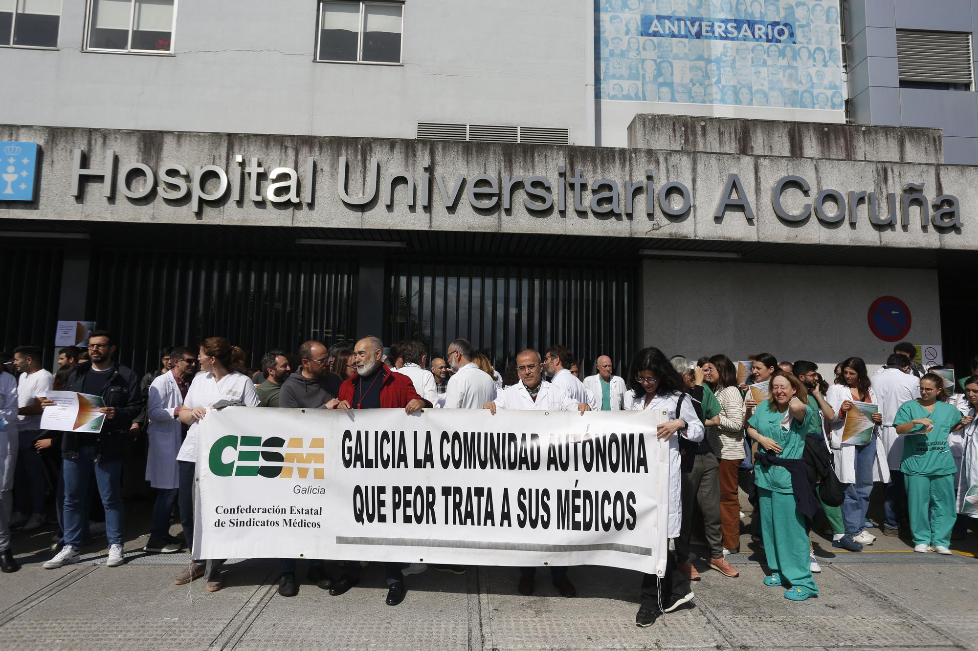 Huelga de médicos en Galicia: 200 facultativos protestan en A Coruña