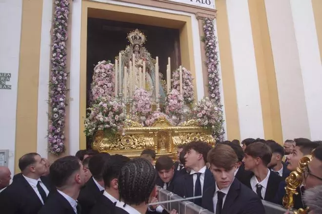 La Virgen del Rosario llena El Palo de emoción en su procesión