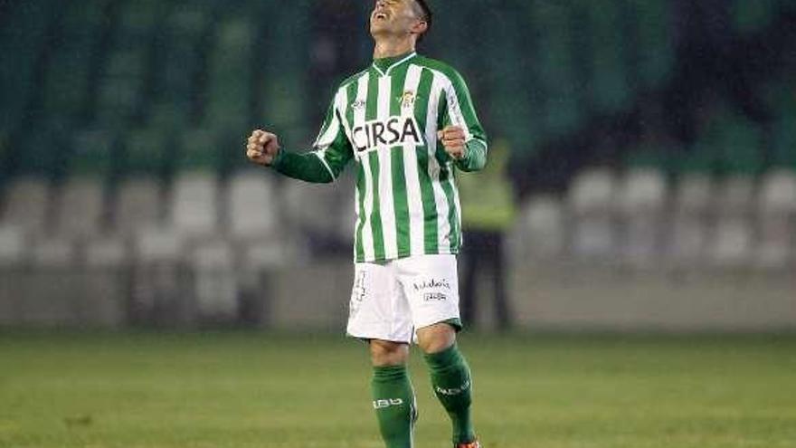 Rubén Castro celebra el final del partido. / reuters