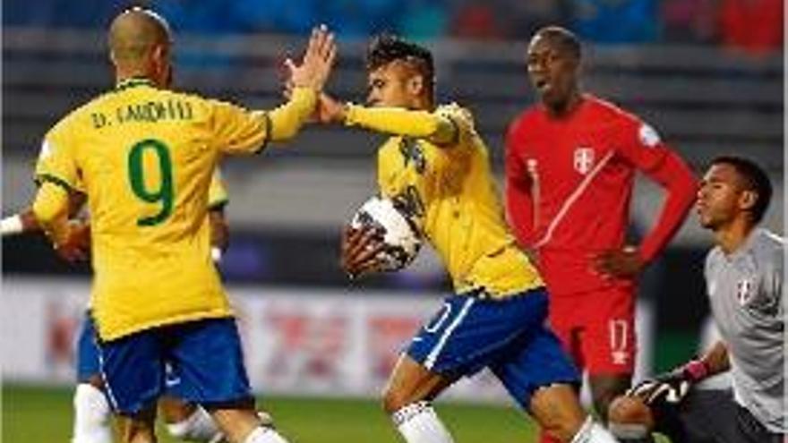 Neymar brilla en la victòria del Brasil (2-1)