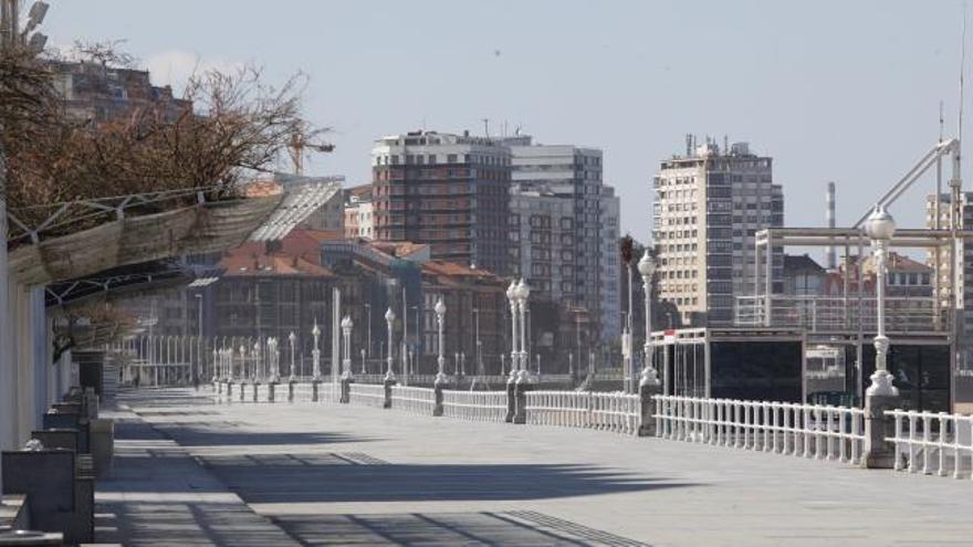 Vídeo: Un paseo por el muro de Gijón desierto