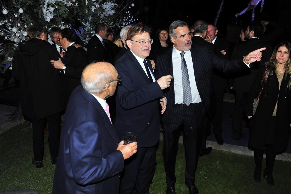 El jefe del Consell, Ximo Puig, con el presidente de Baleària, Adolfo Utor. Esther Pastor y Vicente Boluda.