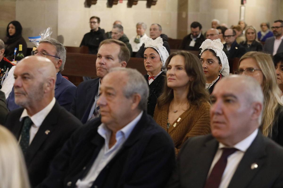 EN IMÁGENES: Misa de cofrades y reparto del bollo escarchado en Avilés EN IMÁGENES: Misa de cofrades y reparto del bollo escarchado en Avilés