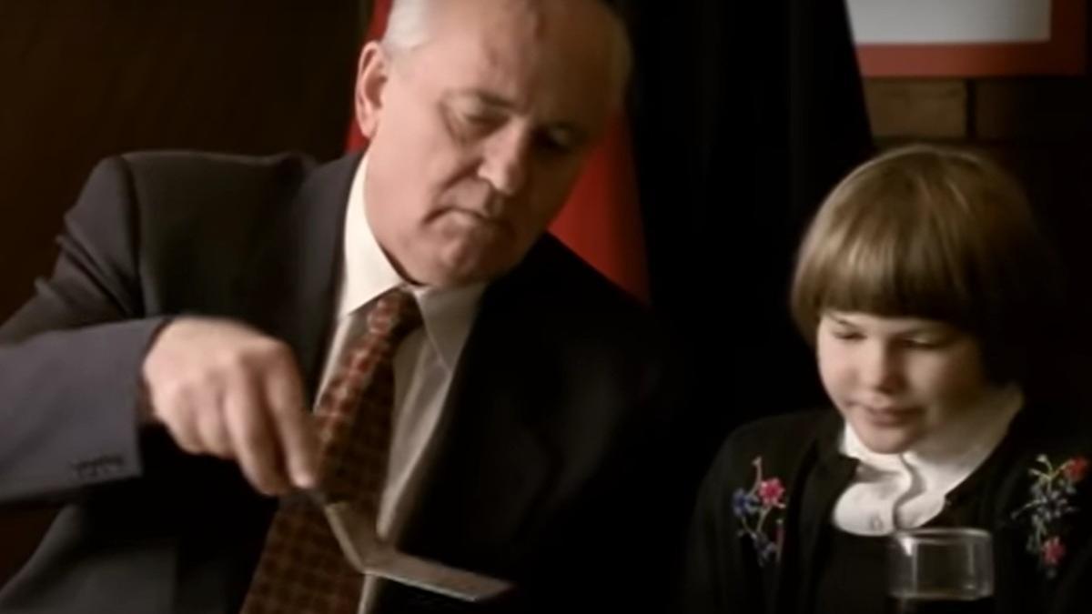 Captura de Gorbachov en el anuncio de Pizza Hut