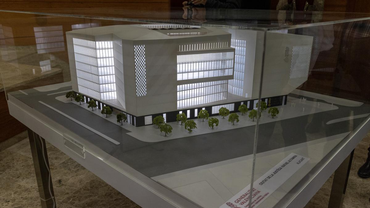 Maqueta del futuro edificio de la Ciudad de la Justicia, presentado este lunes.