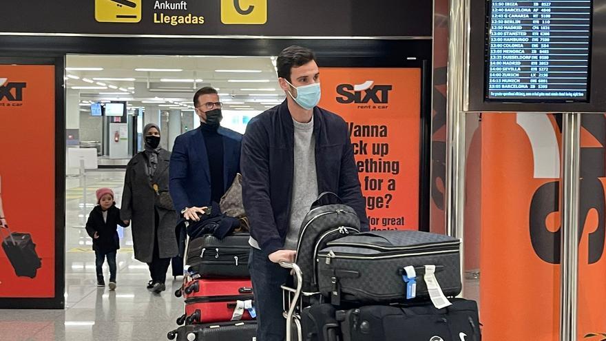 Sergio Rico llega a Palma para fichar por el Mallorca