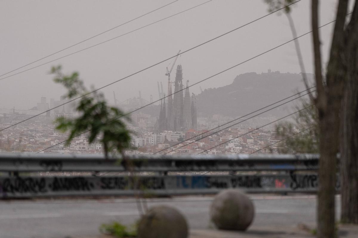 La calitja, la pols en suspensió procedent del nord d'Àfrica, arriba a Barcelona