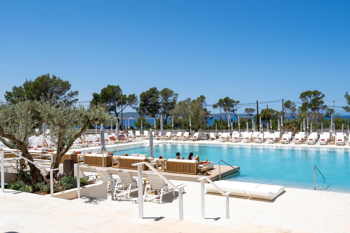 Un hotel con unas vistas increíbles situado entre Cala Gració y Cala Gracioneta.