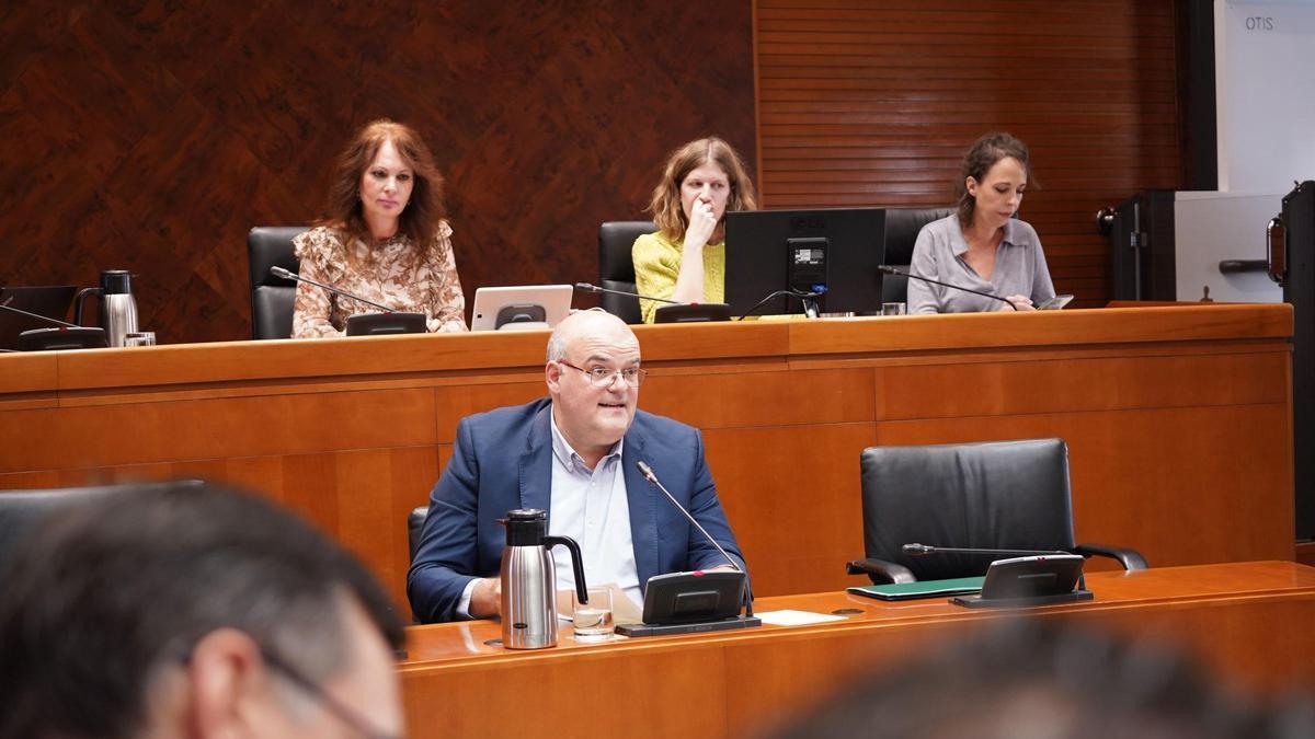 El director general de Personal, Formación e Innovación, José María Cabello, en una comparecencia en las Cortes.