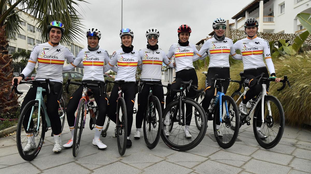 La selección española de ciclismo femenino entrena antes de su debut en la Challenge