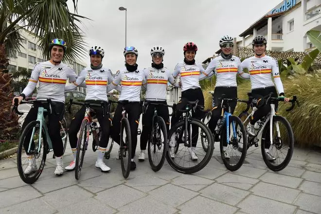 La selección española de ciclismo femenino entrena antes de su debut en la Challenge