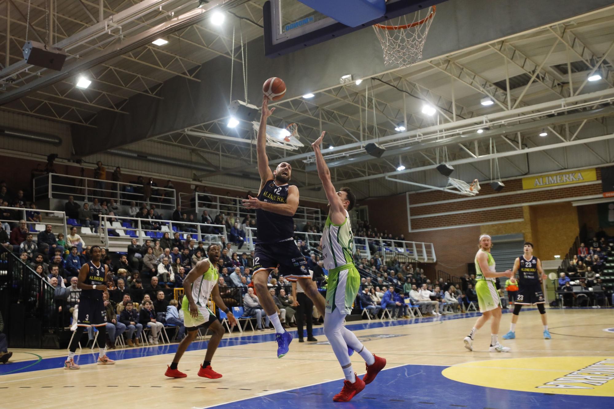 El Alimerka Oviedo puede con sus temores y con el Albacete (63-57)