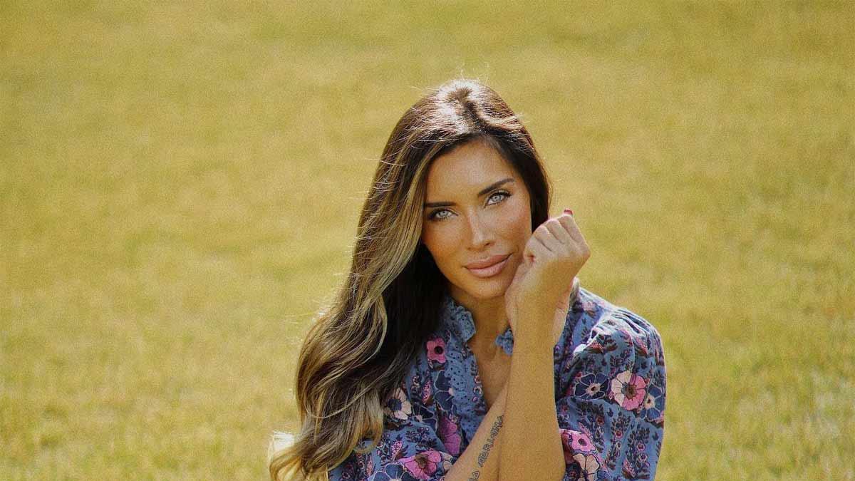 Pilar Rubio, con vestido floreado y botas en su Instagram