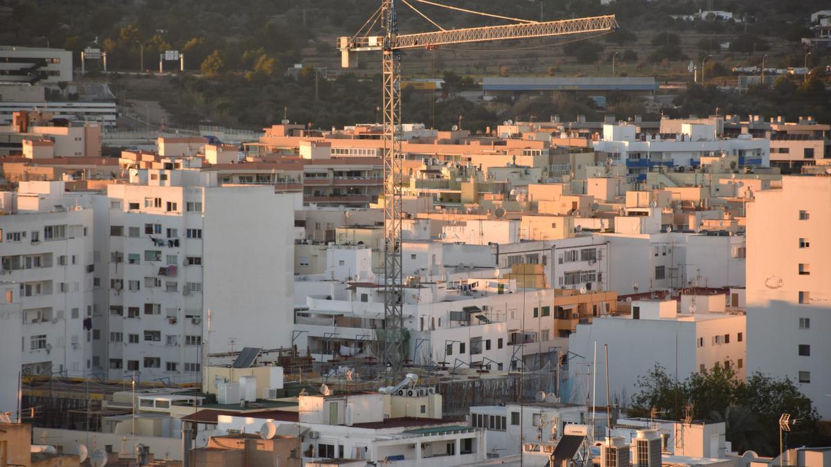 Bloques de viviendas en Ibiza, en una imagen de archivo.