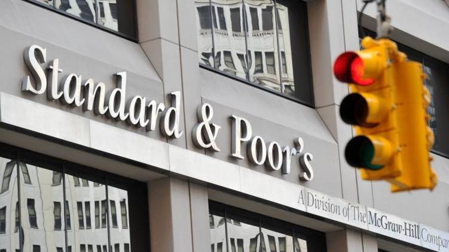 Standard &amp; Poor&#039;s mejora la nota de la deuda española