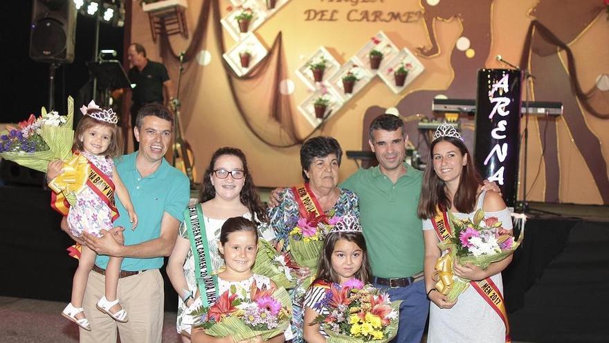 El alcalde, en la verbena de la Virgen del Carmen.