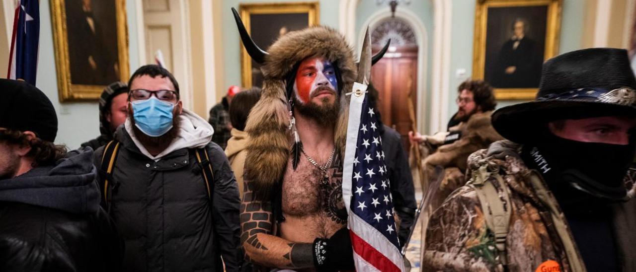 Jake Angeli, en el Capitolio.