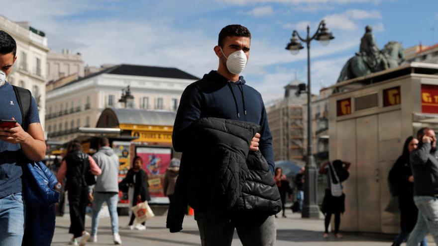 Varias personas con mascarillas en Madrid.