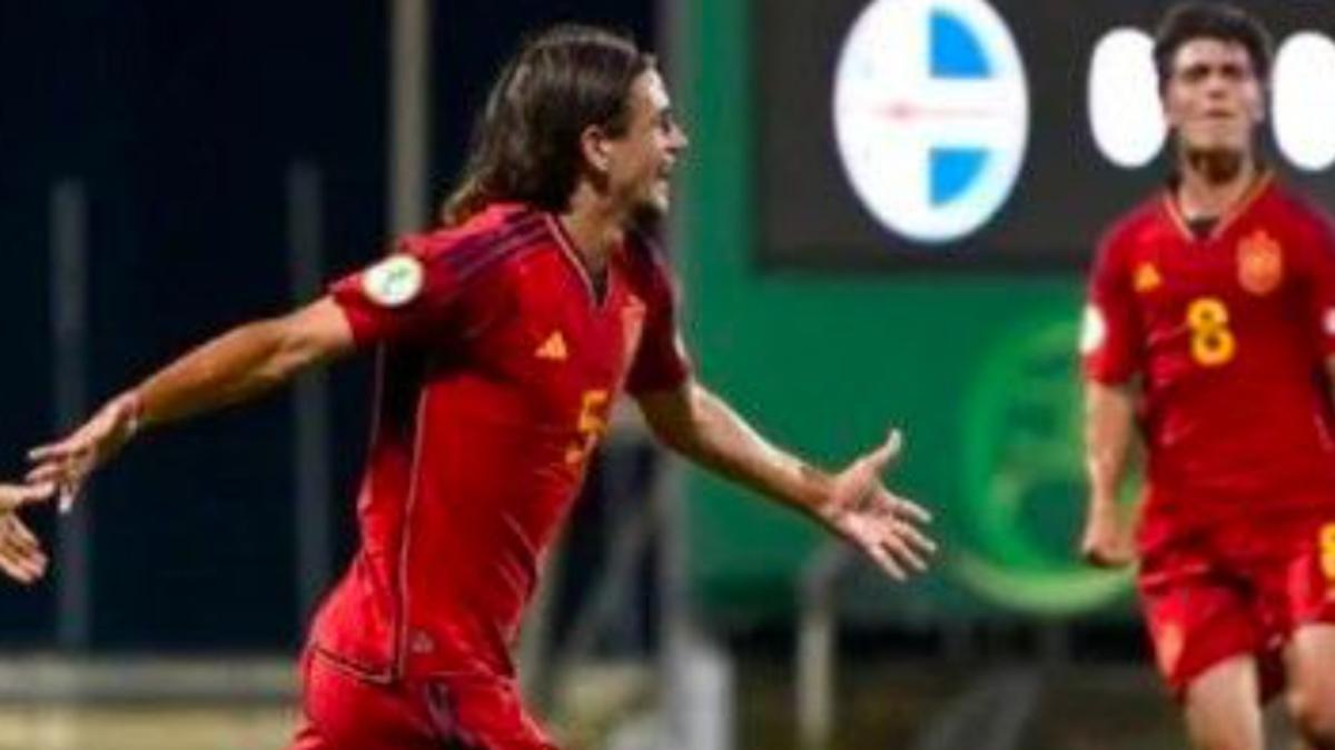 Yarek Gasiorowski, celebrando un gol con España sub-19