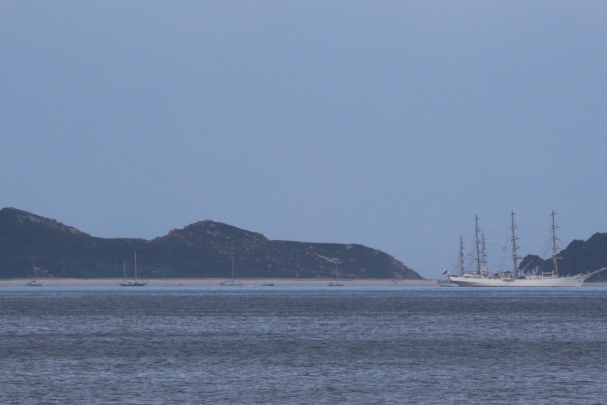 Los grandes veleros de la Tall Ships Races, al abrigo de Cíes