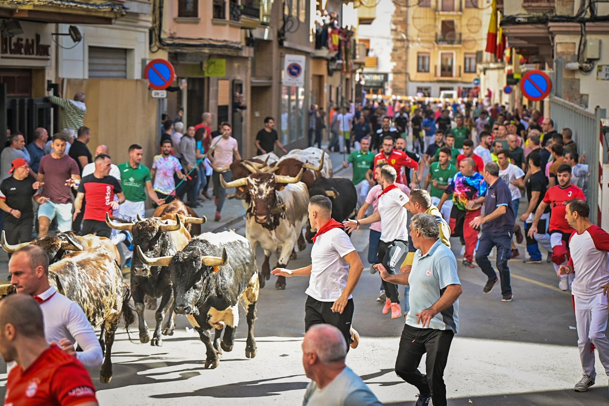 Las fotos del intenso miércoles de 'bous al carrer' de la Fira d'Onda, con la visita de Bruno Soriano.