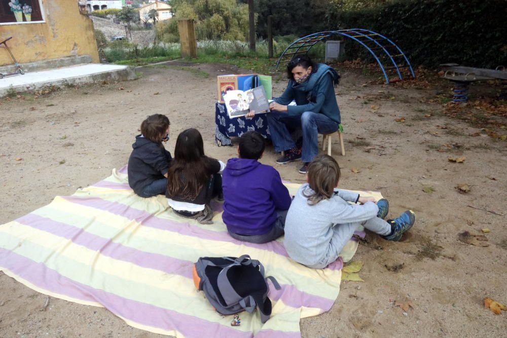 Protesta en contra de l''ús de la mascareta a l''escola La Vall d''Osor