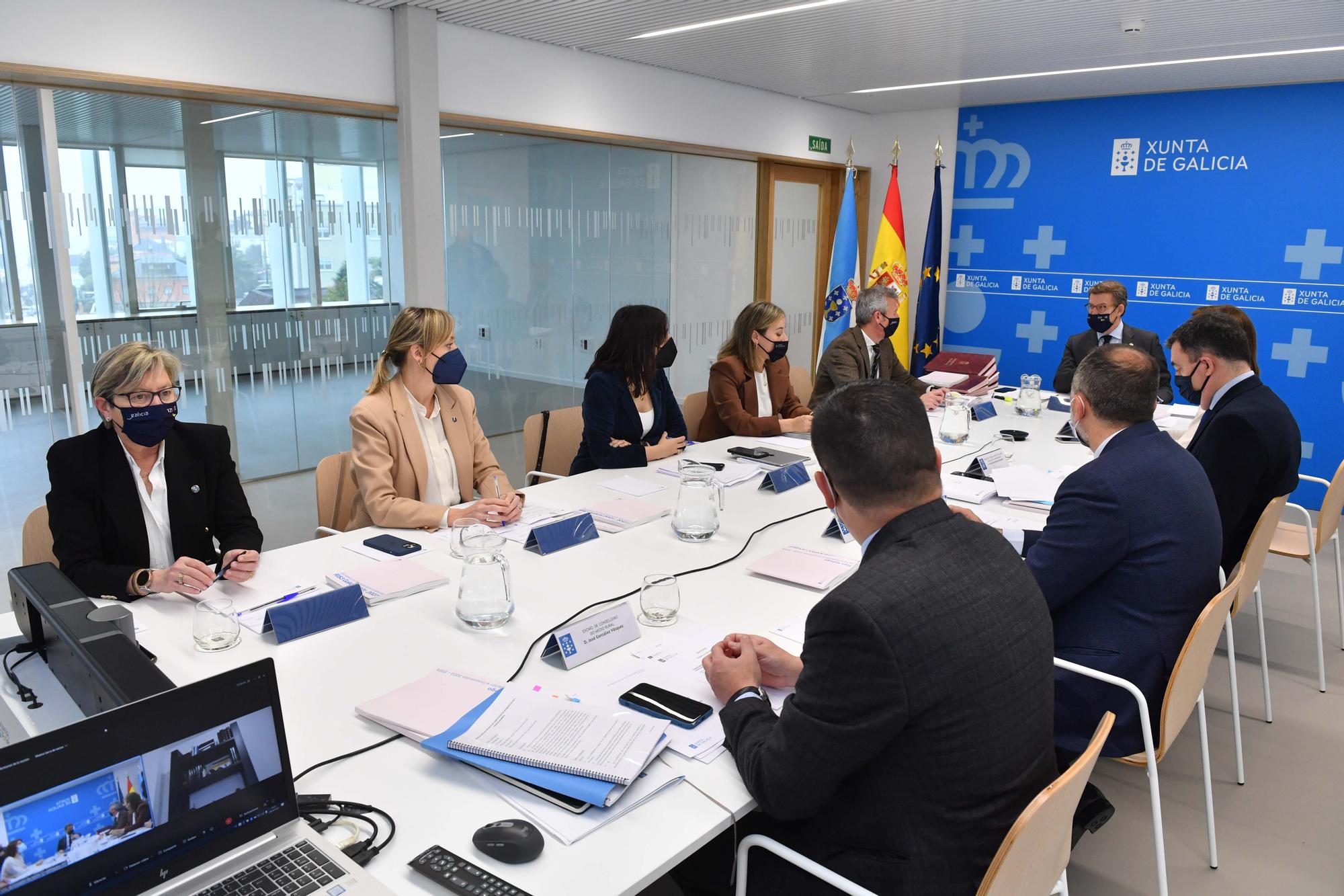 Feijóo preside la reunión del Consello de la Xunta en el Espazo Amizar