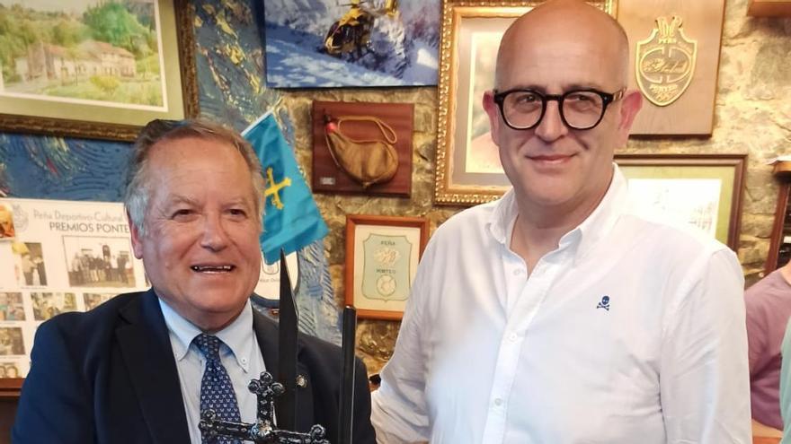 José Antonio Flórez recibe el «Ponteín del Año 2023» por ser «un vecino ejemplar»