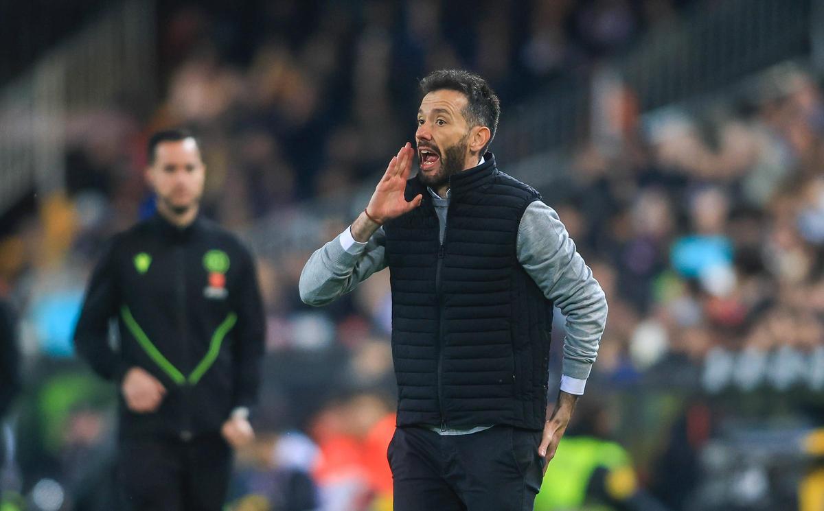 Corberán en Mestalla durante el partido ante el Atlético