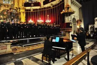 Las voces del Misteri llenan de villancicos la Navidad de Elche