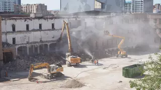 La piqueta retoma la demolición de Mayandía y los vecinos exigen que se paralice: "No respetan ninguna normativa"