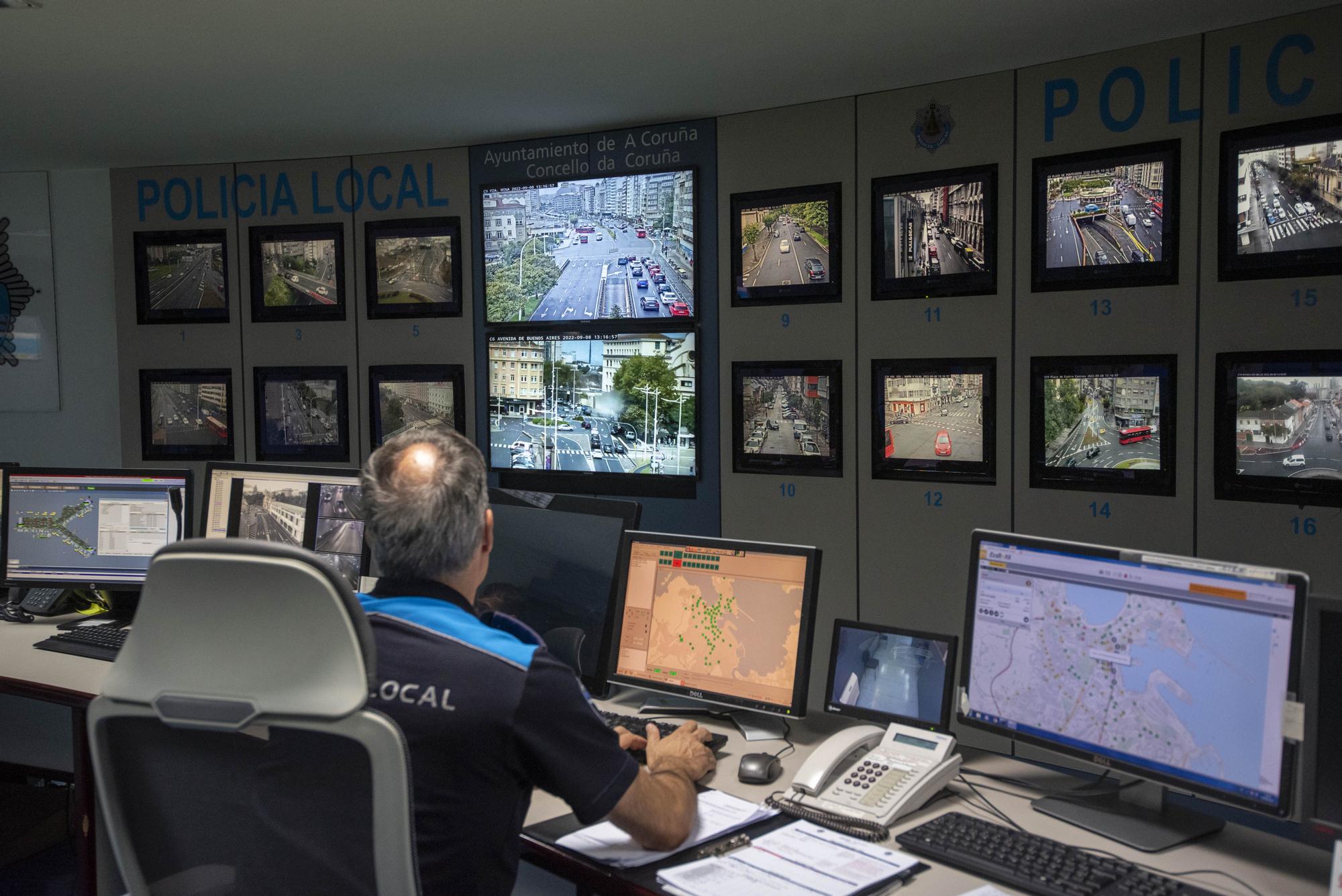 Los vigilantes de la vuelta al cole en A Coruña