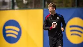 Flick confirma la baja de Olmo: "No jugará mañana"