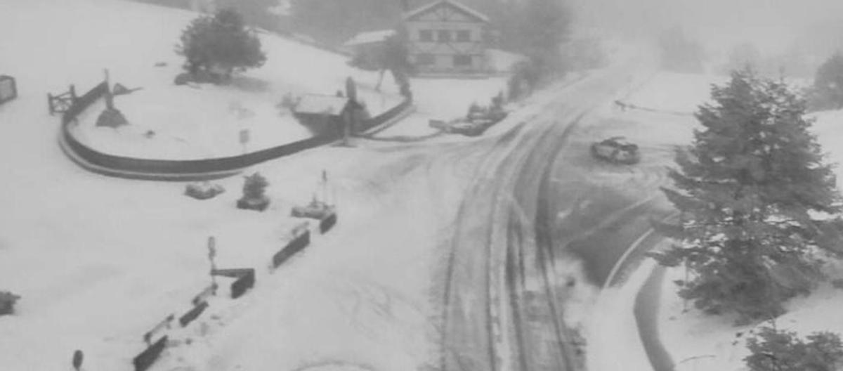 Estado de la carretera del Puerto de Navacerrada y Cotos.