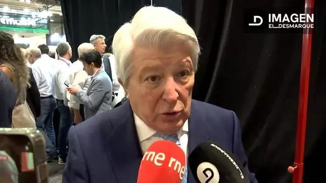 Cerezo pierde la paciencia… y cambia el nombre de Julián Álvarez