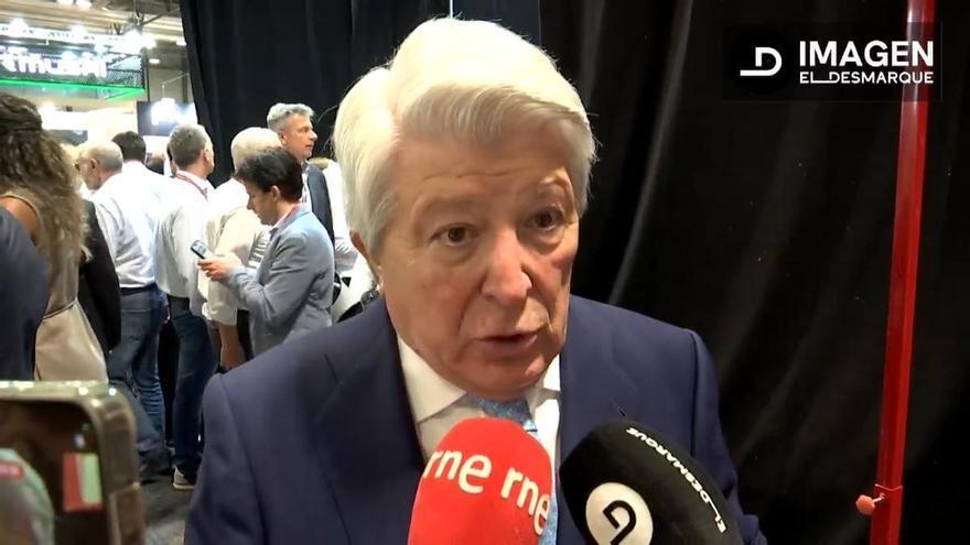 Cerezo pierde la paciencia… y cambia el nombre de Julián Álvarez