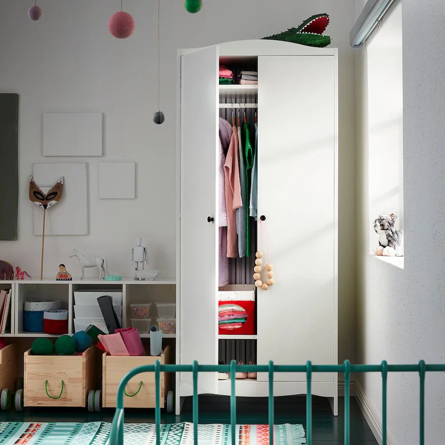 Armarios Ikea | Este armario para una habitación infantil tiene los bordes redondeados