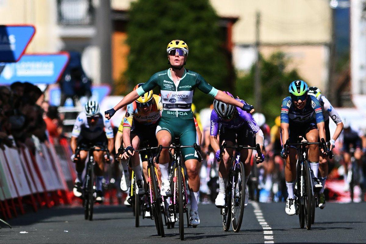 Lotte Kopecky se impone en la cuarta etapa de la Vuelta.