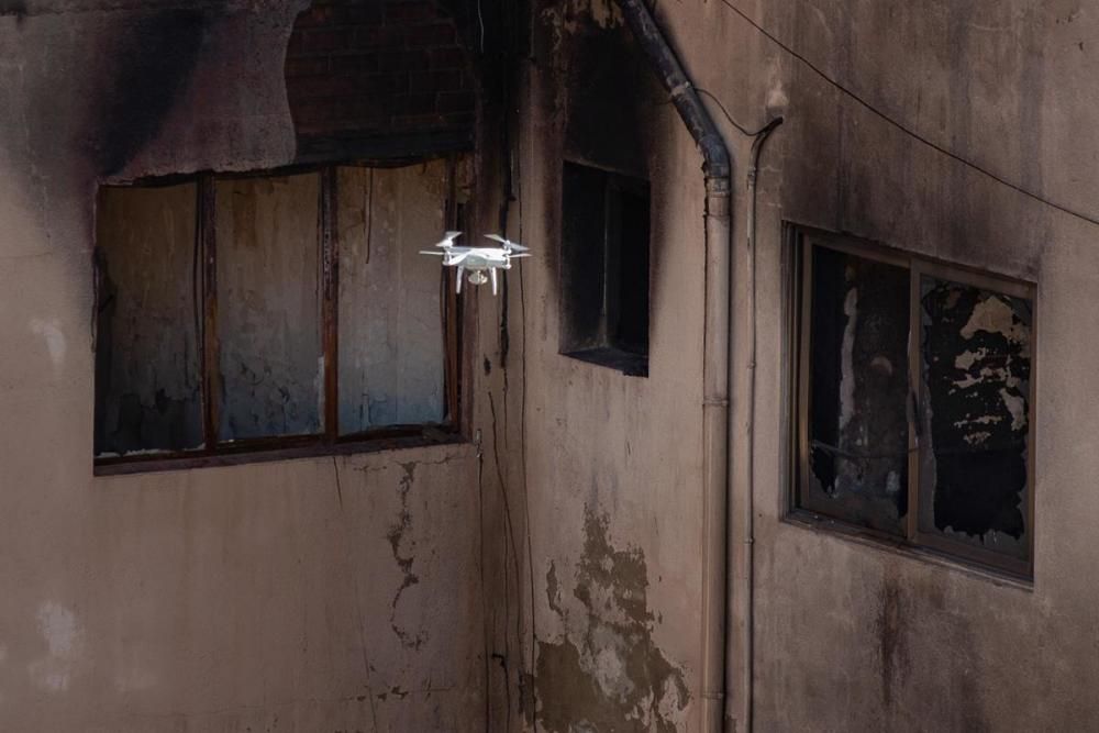 Incendi a una nau abandonada de Badalona